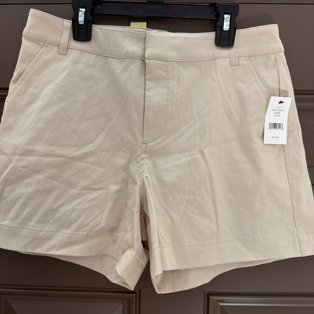Ladies Saks Fifth Avenue Tan Beige Khaki Shorts Size 8 New NWT Plain Front
